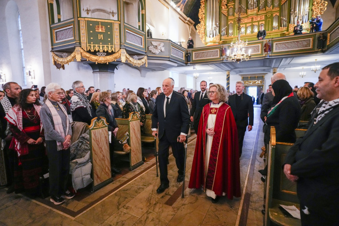 Kongen og Kronprinsen var til stede under markeringen. Foto: Cornelius Poppe / NTB