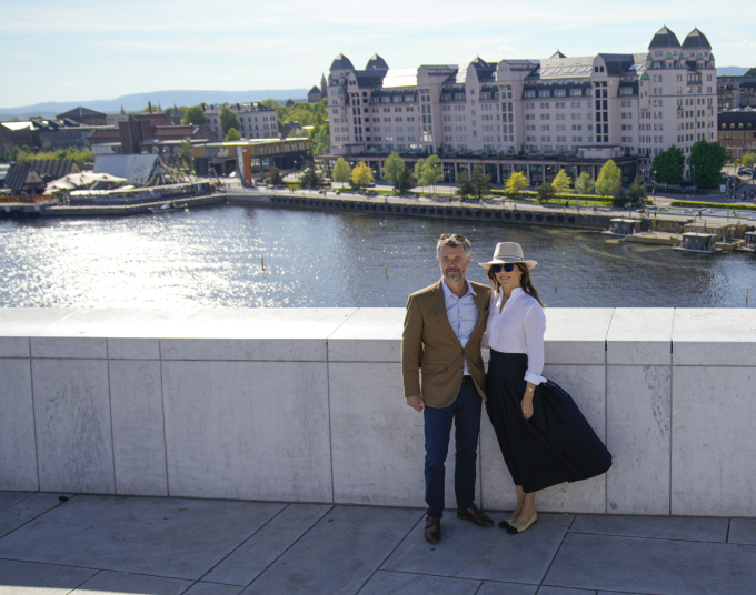 Kong Frederik og Dronning Mary på Operataket. Foto: Stian Lysberg Solum / NTB