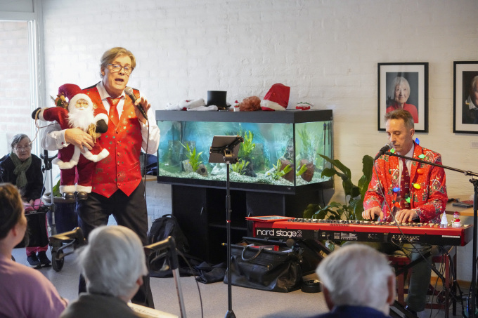 Julekonsert med fremføring av kjente og kjære julesanger for senterets beboere og ansatte. Foto: Ole Berg-Rusten / NTB