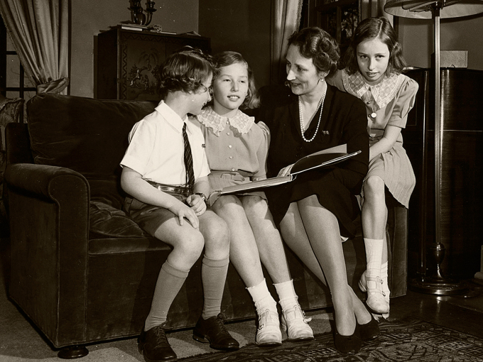 Offisiell fotografering av familien på Pook's Hill. Foto: De kongelige samlinger