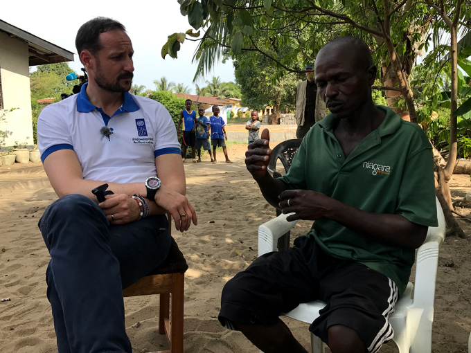 Sterk stigmatisering møter overlevende etter ebola. Det gjør det vanskelig å finne arbeid. Foto: Christian Lagaard, Det kongelige hoff.