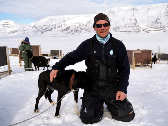 Kennelen er relativt liten. Det er viktig å ha tid og omsorg til kvar enkelt hund, fortel Tommy Jordbrudal. Foto: Sara Svanemyr, Det kongelege hoffet